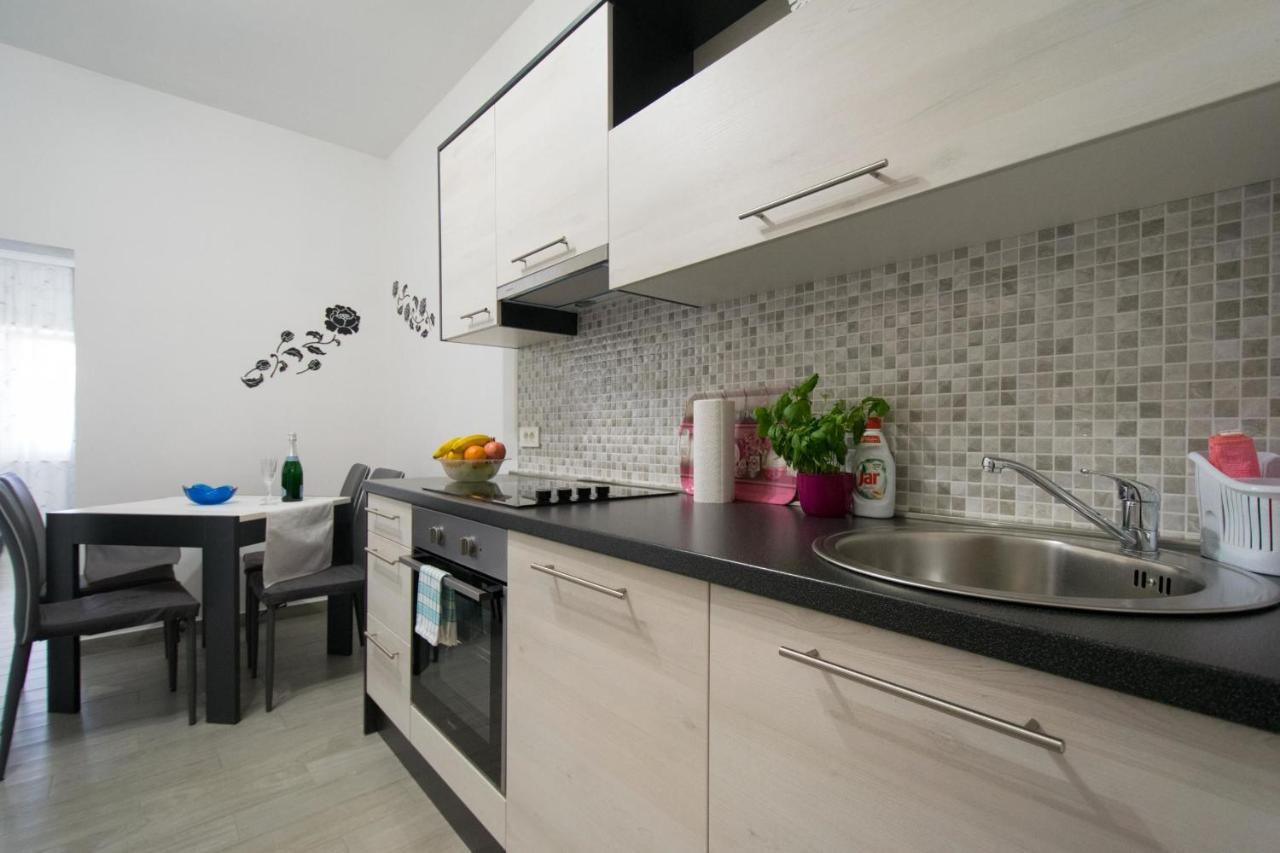 Apartments Mladenka Malinska Exterior photo